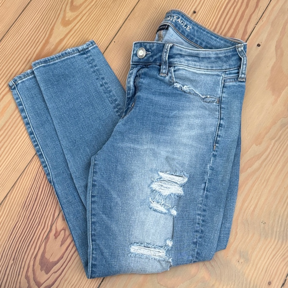 American Eagle Outfitters Light Blue Distressed Skinny Jeans